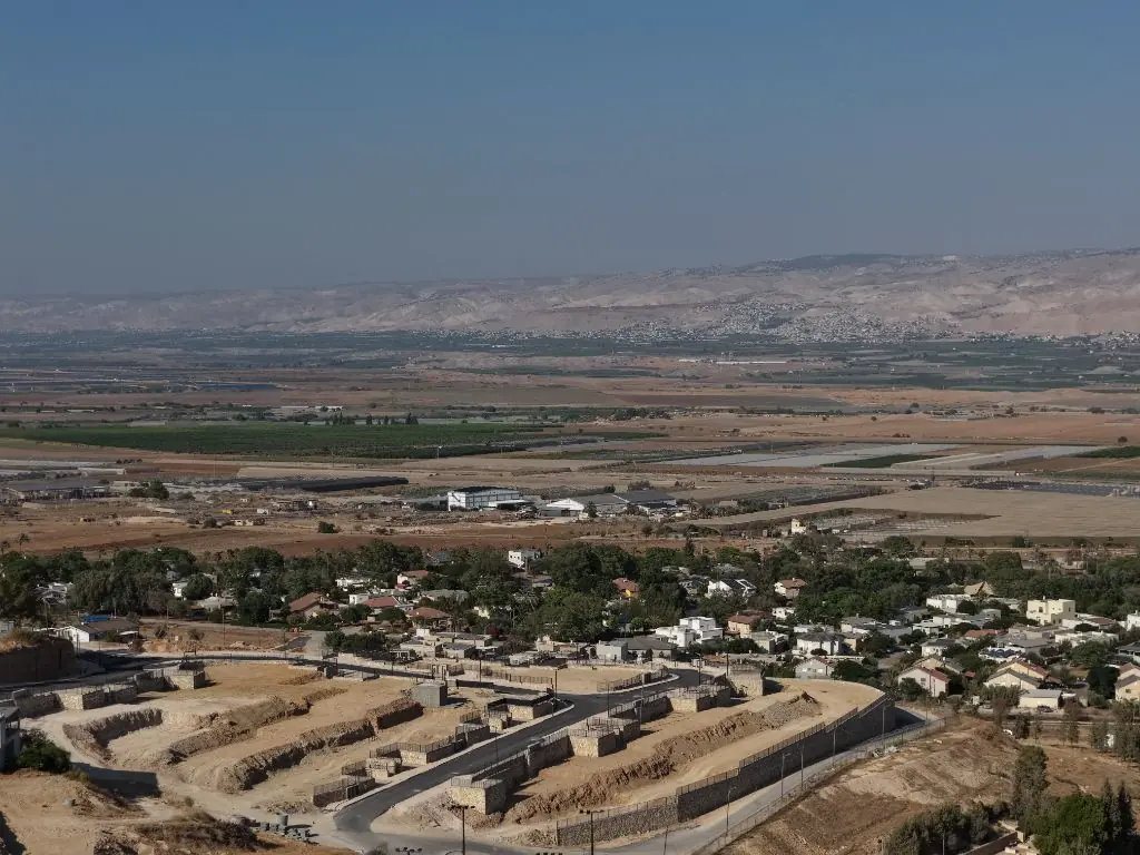 נוף גבעת סלעית