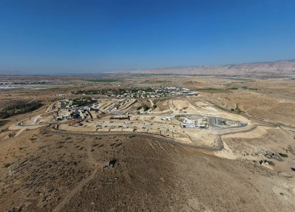 נוף גבעת סלעית